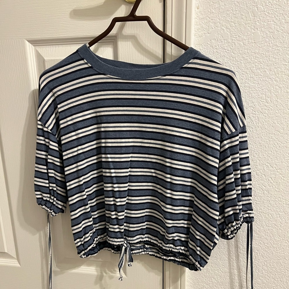 Cinch tie top size L blue and white stripes